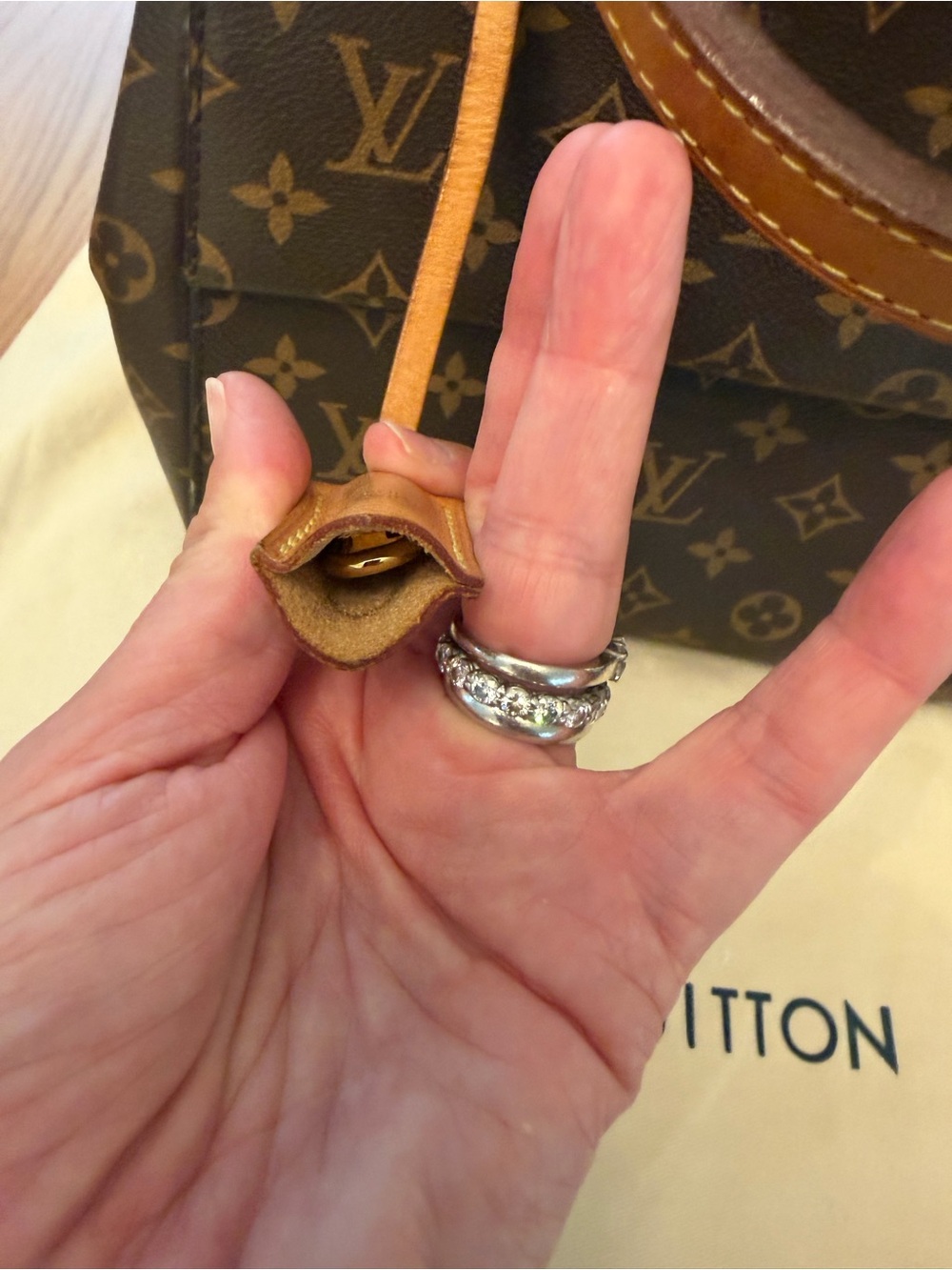 Authentic Louis Vuitton Cluny BB Top Handle Bag - with Dust Bag and COA - Picture 3 of 12